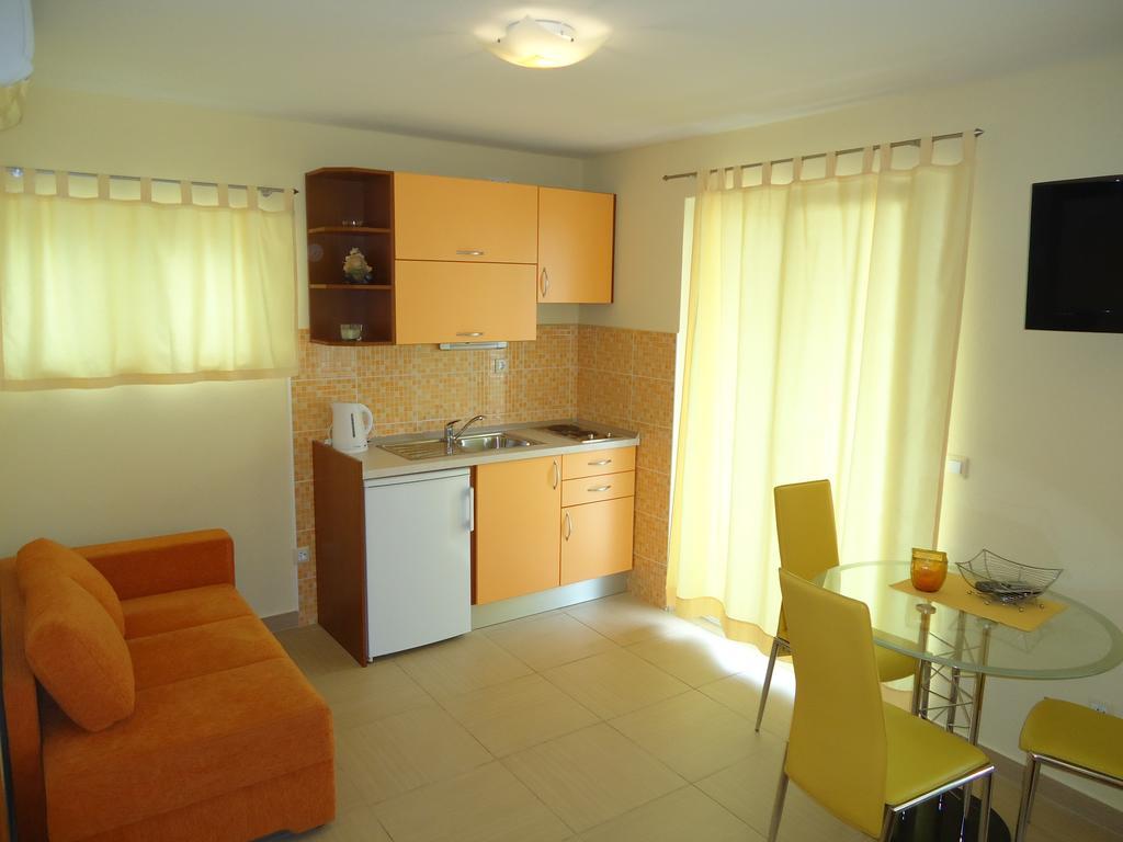 Villa Grgo Apartments Tucepi Room photo